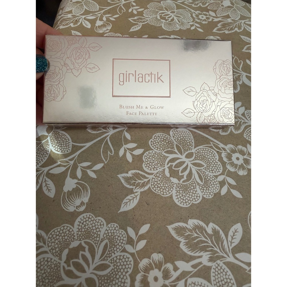 Girlactik Blush Me & Glow Face Palette Blush Me Medium Highlighter Bronzer Trio